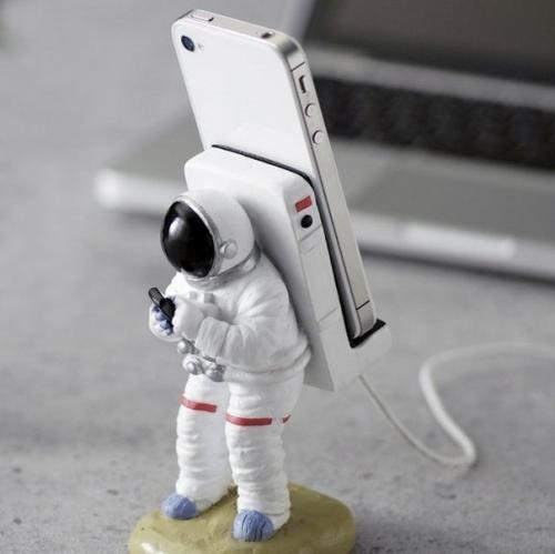 Подставка для смартфона космонавт, картинка
