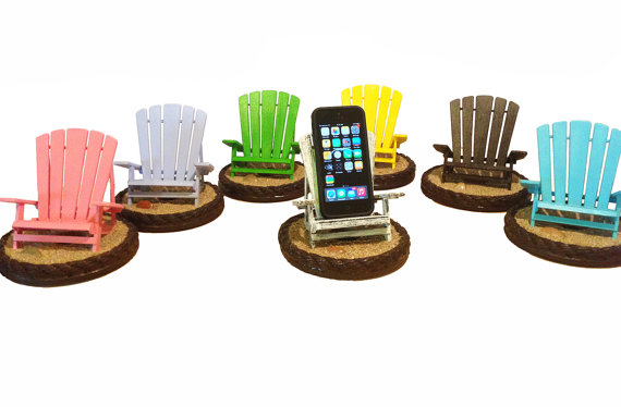 iBeach - подставка для смартфона в виде кресла 4