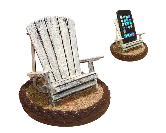 iBeach - подставка для смартфона в виде кресла