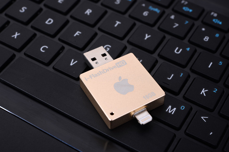 i FlashDrive HD флеш карта для устройств Apple золотого цвета